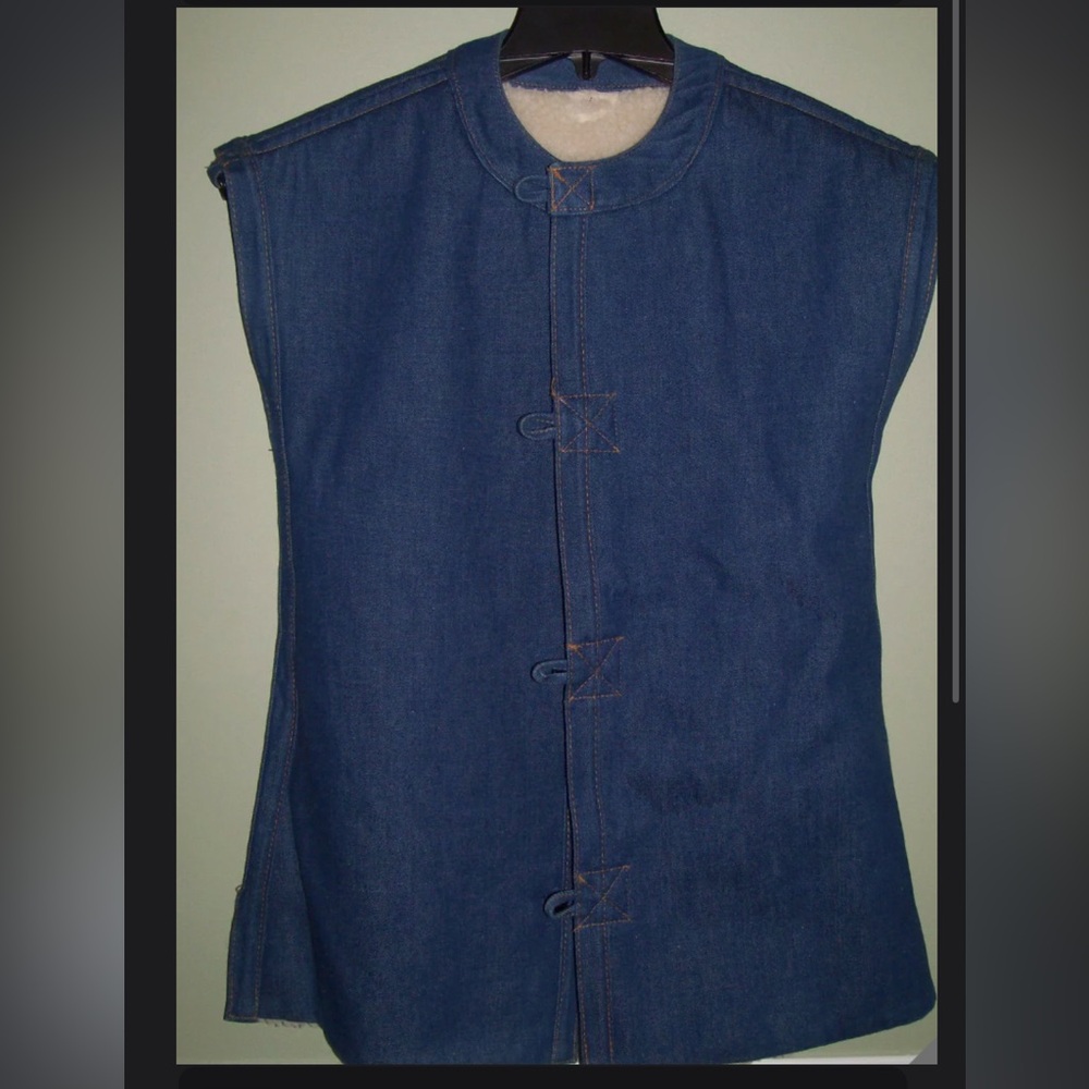 True Vintage Very Rare reversible Denim/Sherpa Levi’s Vest